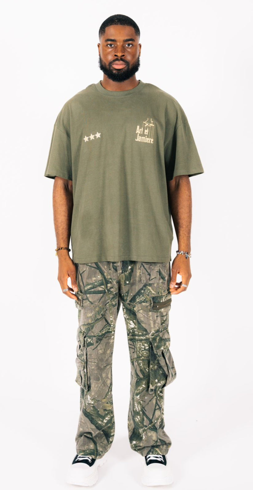 Cercle De La Vie Tee in (Olive)