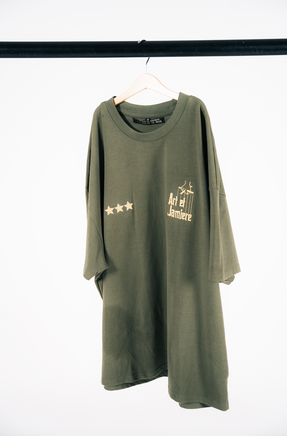 Cercle De La Vie Tee in (Olive)